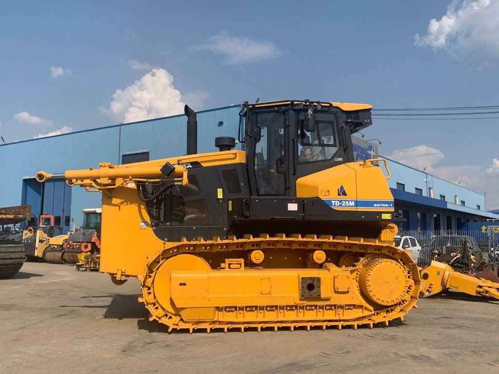 Dressta TD25M - Buldozer: fotoğraf 2 Dressta TD25M - Buldozer: fotoğraf 2