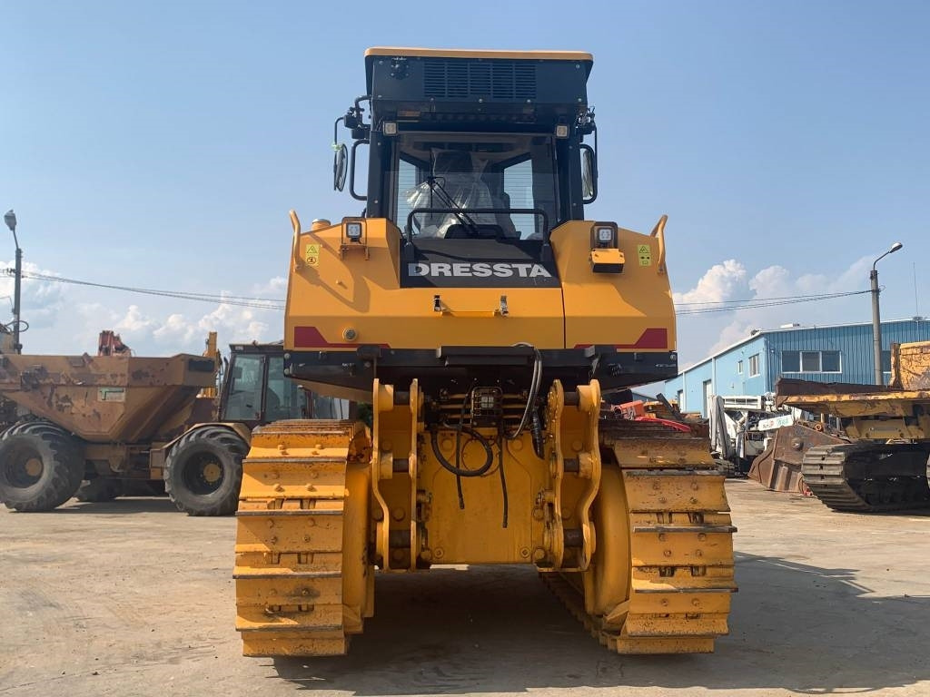 Dressta TD25M - Buldozer: fotoğraf 5 Dressta TD25M - Buldozer: fotoğraf 5