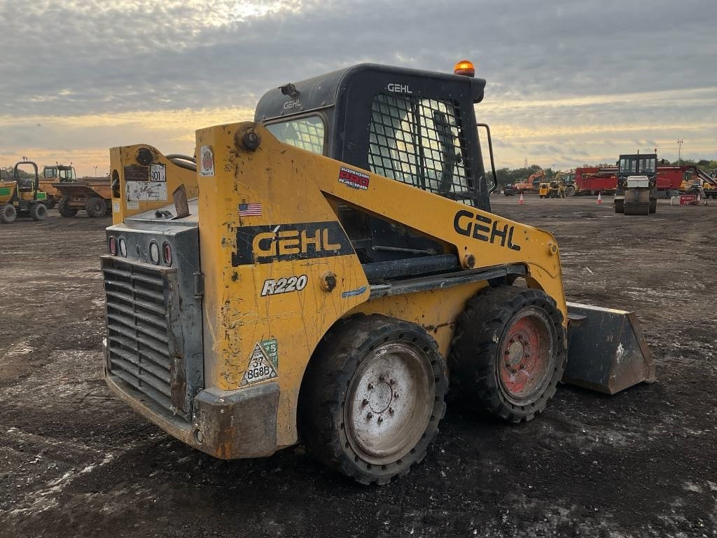 Gehl R 220 - Mini yükleyici: fotoğraf 4 Gehl R 220 - Mini yükleyici: fotoğraf 4