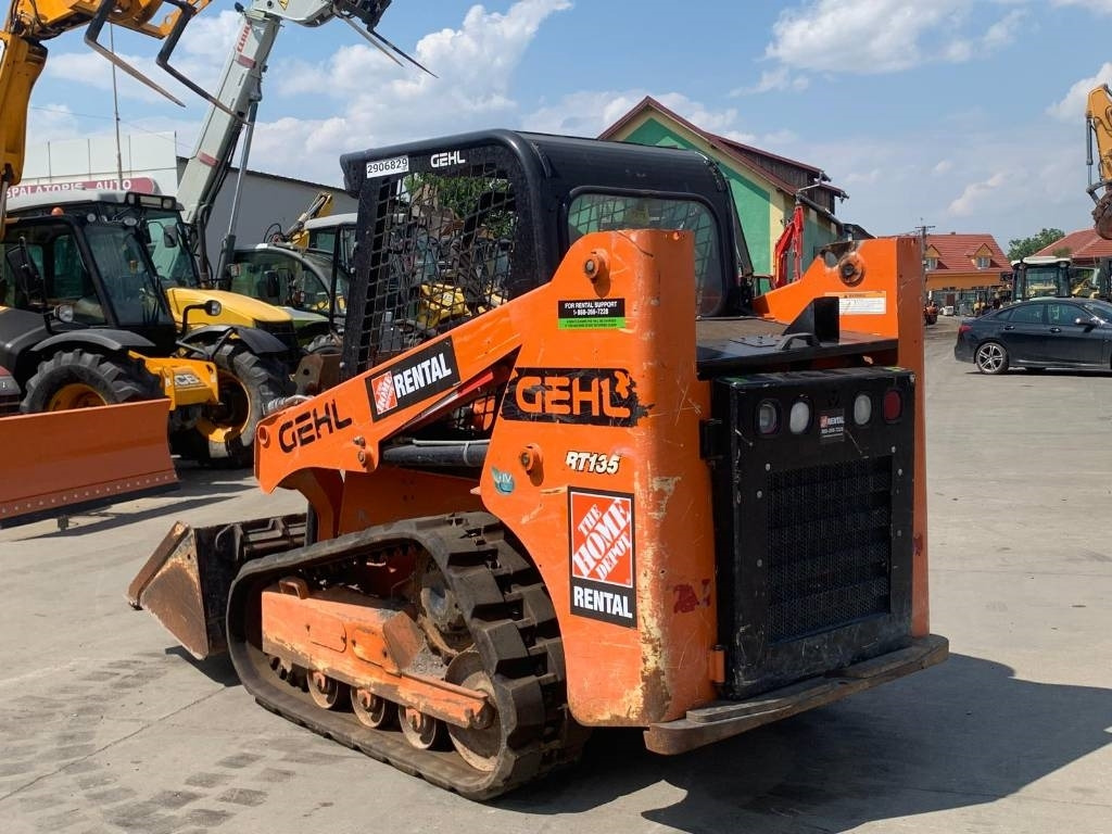 Gehl RT135 - Kompakt paletli yükleyici: fotoğraf 2 Gehl RT135 - Kompakt paletli yükleyici: fotoğraf 2