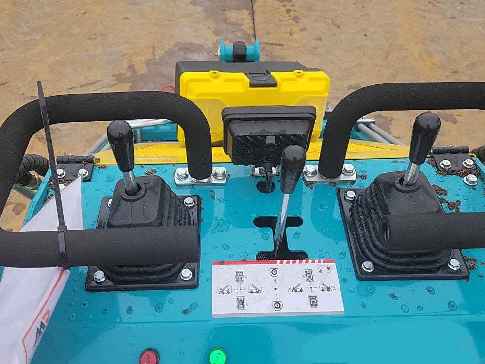 Machpro MPS330 - Mini yükleyici: fotoğraf 4 Machpro MPS330 - Mini yükleyici: fotoğraf 4
