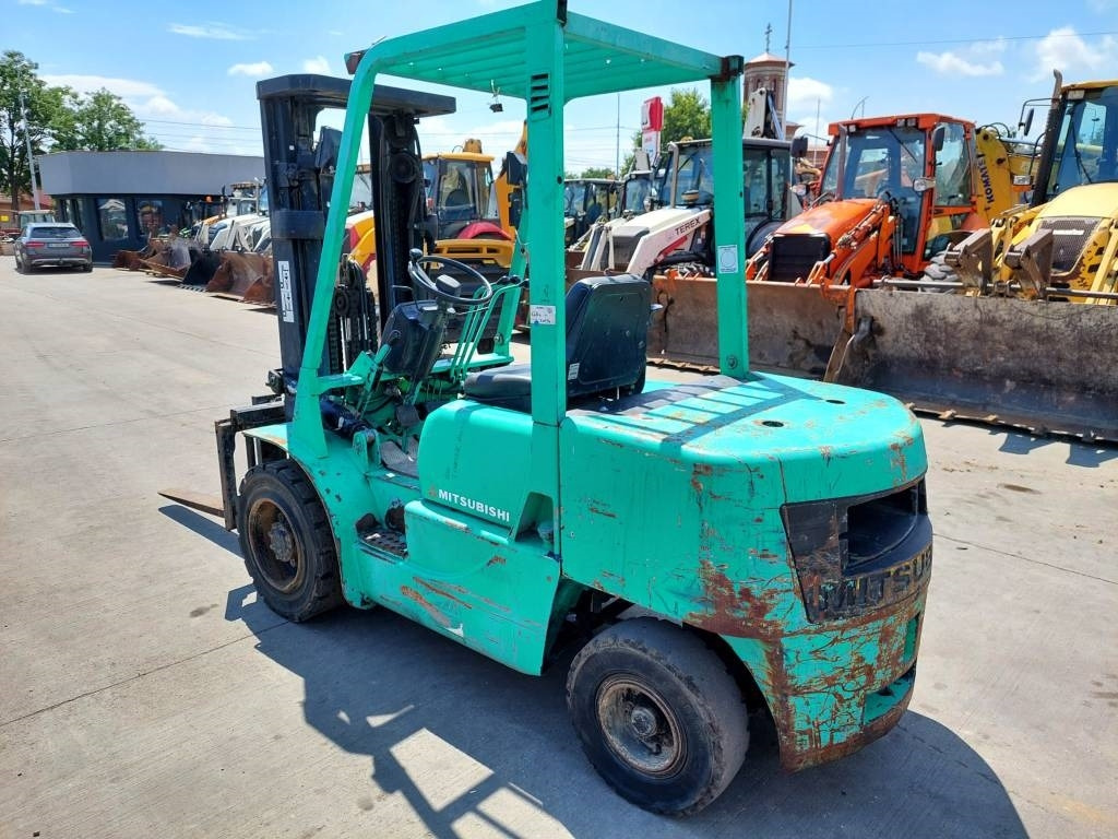 Mitsubishi FD35A - Dizel forklift: fotoğraf 4 Mitsubishi FD35A - Dizel forklift: fotoğraf 4