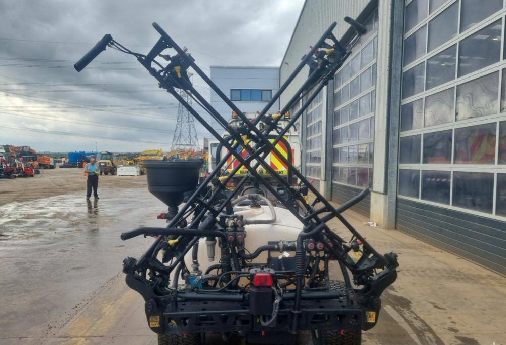 Toro Multi Pro 1750 - Kendi yürür ilaçlama makinesi: fotoğraf 4 Toro Multi Pro 1750 - Kendi yürür ilaçlama makinesi: fotoğraf 4