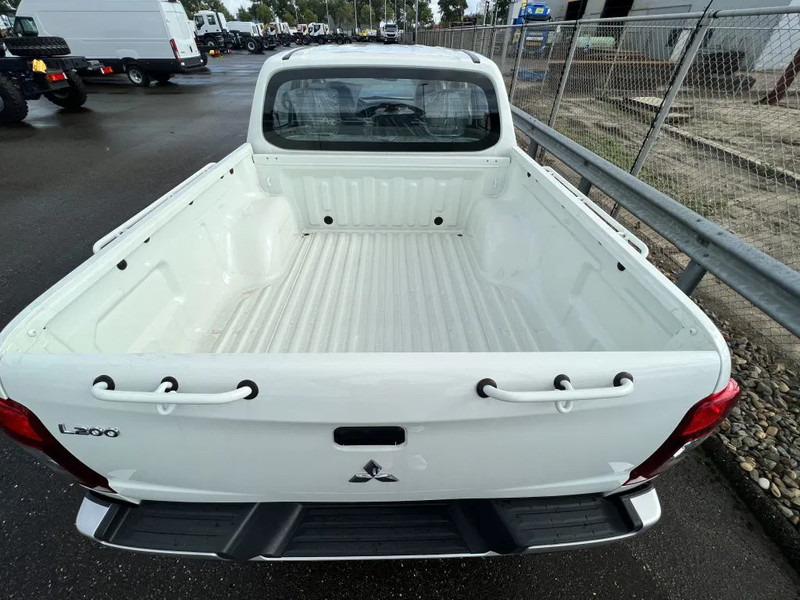 Mitsubishi L200 4x4 - 8 UNITS in WHITE 2.5 D GL Double Cab - EURO 2 - NEW!! Ready for work!!!** - Pikap, Çift kabin kamyonet: fotoğraf 4 Mitsubishi L200 4x4 - 8 UNITS in WHITE 2.5 D GL Double Cab - EURO 2 - NEW!! Ready for work!!!** - Pikap, Çift kabin kamyonet: fotoğraf 4