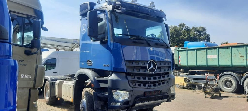 Mercedes-Benz 2043 Arocs 4x4 - Çekici: fotoğraf 2 Mercedes-Benz 2043 Arocs 4x4 - Çekici: fotoğraf 2