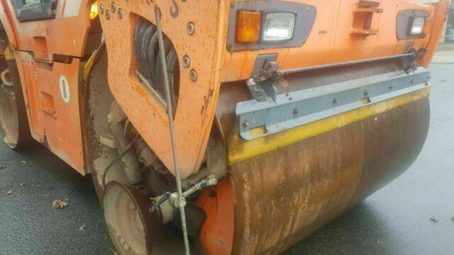 Hamm DV90 VO mit Streuer Klima Deutsche Maschine - Yol silindiri: fotoğraf 4 Hamm DV90 VO mit Streuer Klima Deutsche Maschine - Yol silindiri: fotoğraf 4