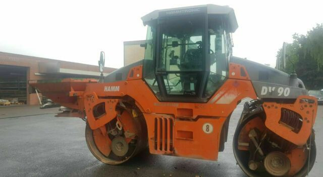 Hamm DV90 VO mit Streuer Klima German Maschine - Yol silindiri: fotoğraf 3 Hamm DV90 VO mit Streuer Klima German Maschine - Yol silindiri: fotoğraf 3