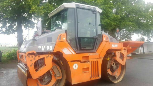 Hamm DV90 VO mit Streuer Klima German Maschine - Yol silindiri: fotoğraf 1 Hamm DV90 VO mit Streuer Klima German Maschine - Yol silindiri: fotoğraf 1
