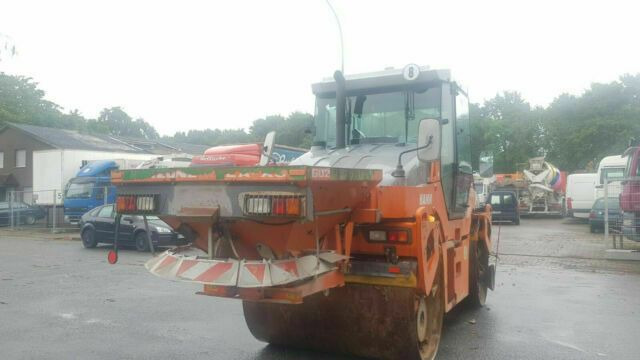 Hamm DV90 VO mit Streuer Klima German Maschine - Yol silindiri: fotoğraf 5 Hamm DV90 VO mit Streuer Klima German Maschine - Yol silindiri: fotoğraf 5