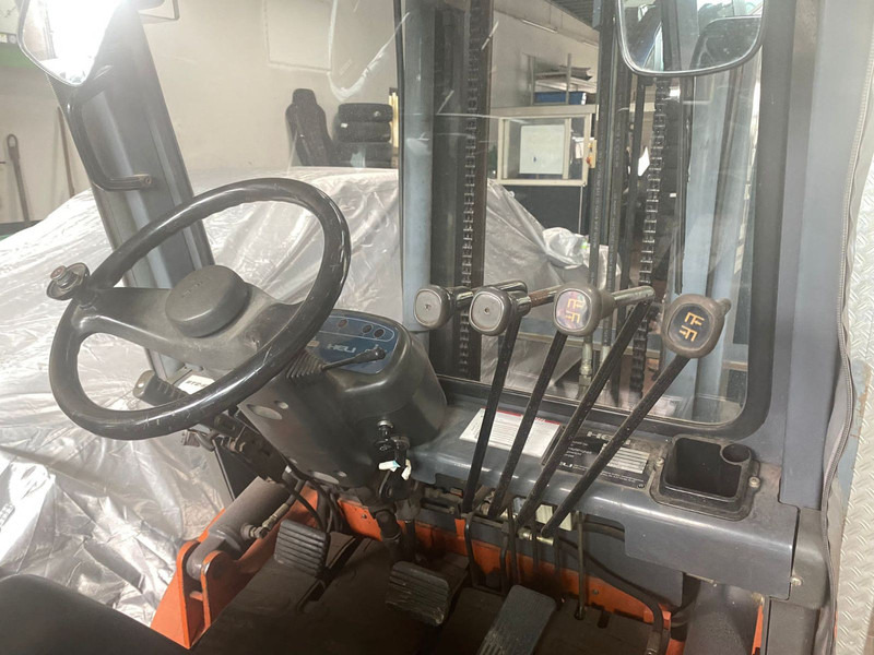 Hyundai D25 - Dizel forklift: fotoğraf 3 Hyundai D25 - Dizel forklift: fotoğraf 3