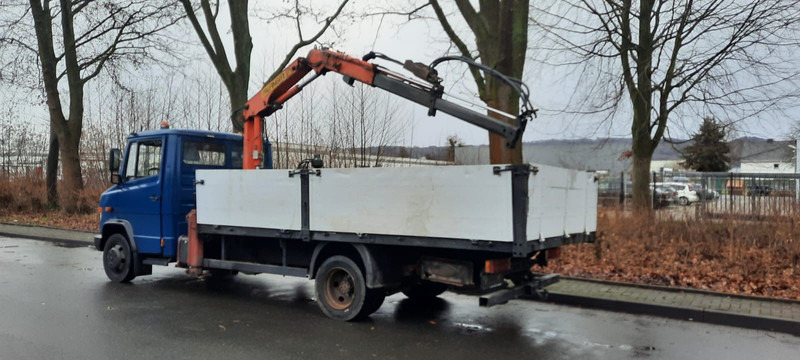 Mercedes-Benz 814 Pritsche mit Kran+Greifer - Sal/ Açık kasa kamyon, Vinçli kamyon: fotoğraf 2 Mercedes-Benz 814 Pritsche mit Kran+Greifer - Sal/ Açık kasa kamyon, Vinçli kamyon: fotoğraf 2