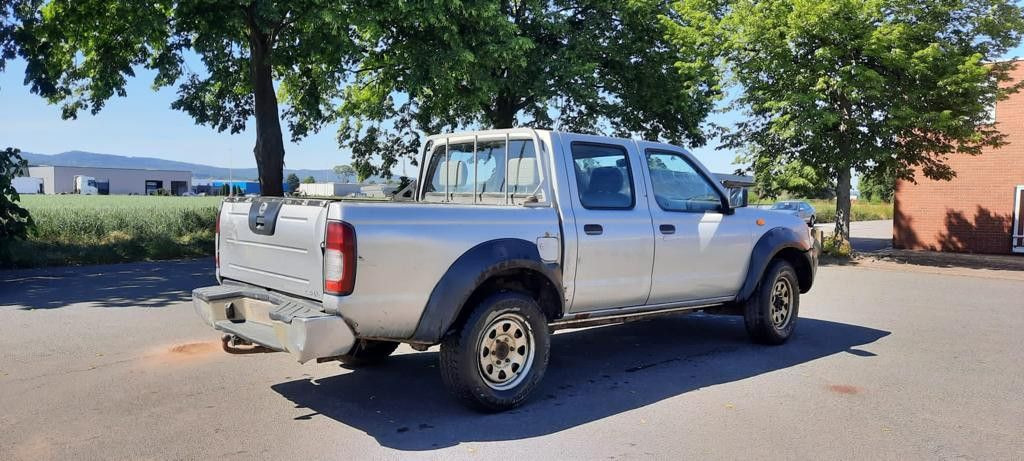 Nissan PickUp Doka - SUV: fotoğraf 3 Nissan PickUp Doka - SUV: fotoğraf 3
