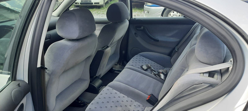 SEAT Toledo Signo 1,8 20V Autom - Binek araba: fotoğraf 5 SEAT Toledo Signo 1,8 20V Autom - Binek araba: fotoğraf 5