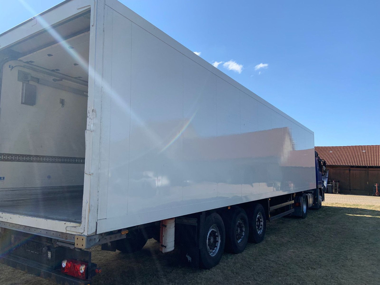 Schmitz Cargobull SKO 24 Tiefkühler 3Achser SAF - Kapalı karoser dorse: fotoğraf 2 Schmitz Cargobull SKO 24 Tiefkühler 3Achser SAF - Kapalı karoser dorse: fotoğraf 2