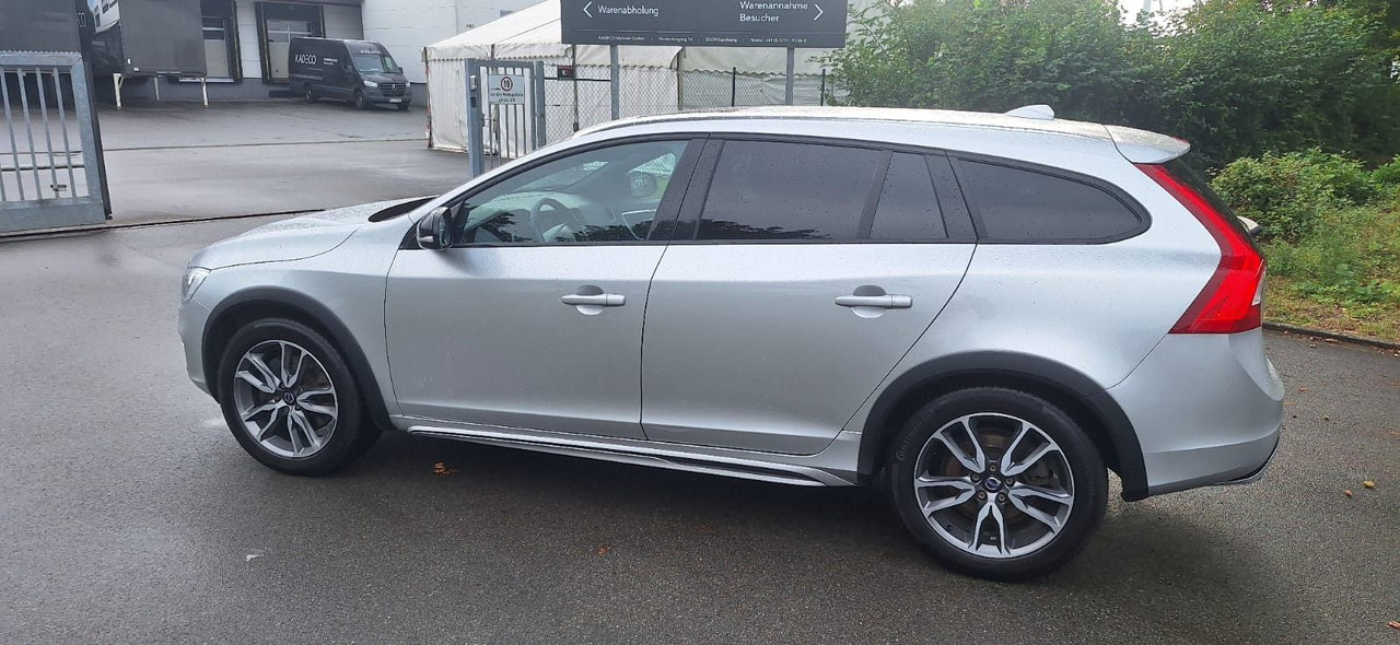 Volvo V60 Cross Country Summum AWD - Binek araba: fotoğraf 2 Volvo V60 Cross Country Summum AWD - Binek araba: fotoğraf 2