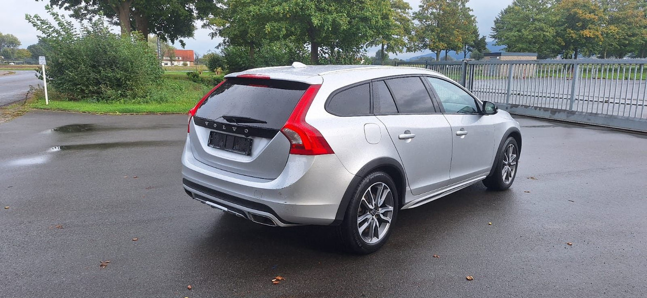 Volvo V60 Cross Country Summum AWD - Binek araba: fotoğraf 3 Volvo V60 Cross Country Summum AWD - Binek araba: fotoğraf 3