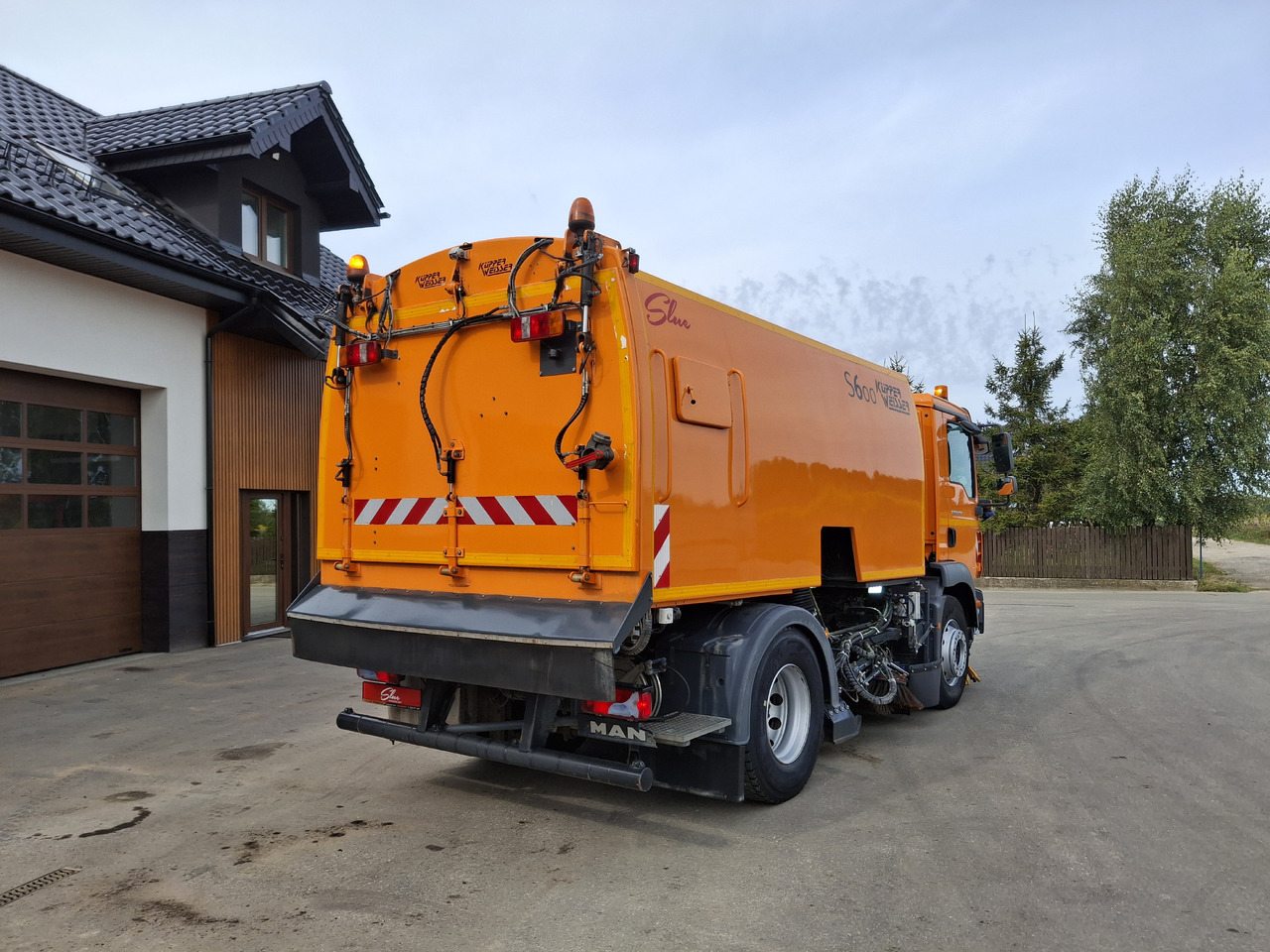 MAN TGM 18.250 Zamiatarka Kupper Weisser BROCK 2 Motoren Szczotki L/R PM10 Odchwaszczarka - Yol süpürme aracı: fotoğraf 5 MAN TGM 18.250 Zamiatarka Kupper Weisser BROCK 2 Motoren Szczotki L/R PM10 Odchwaszczarka - Yol süpürme aracı: fotoğraf 5