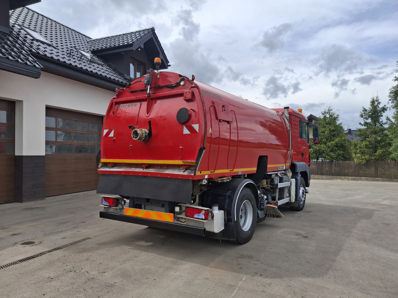 MAN TGS 18.320 Zamiatarka Kehrmaschine BUCHER 2 Motoren Karcher Szczotki L/R - Yol süpürme aracı: fotoğraf 5 MAN TGS 18.320 Zamiatarka Kehrmaschine BUCHER 2 Motoren Karcher Szczotki L/R - Yol süpürme aracı: fotoğraf 5