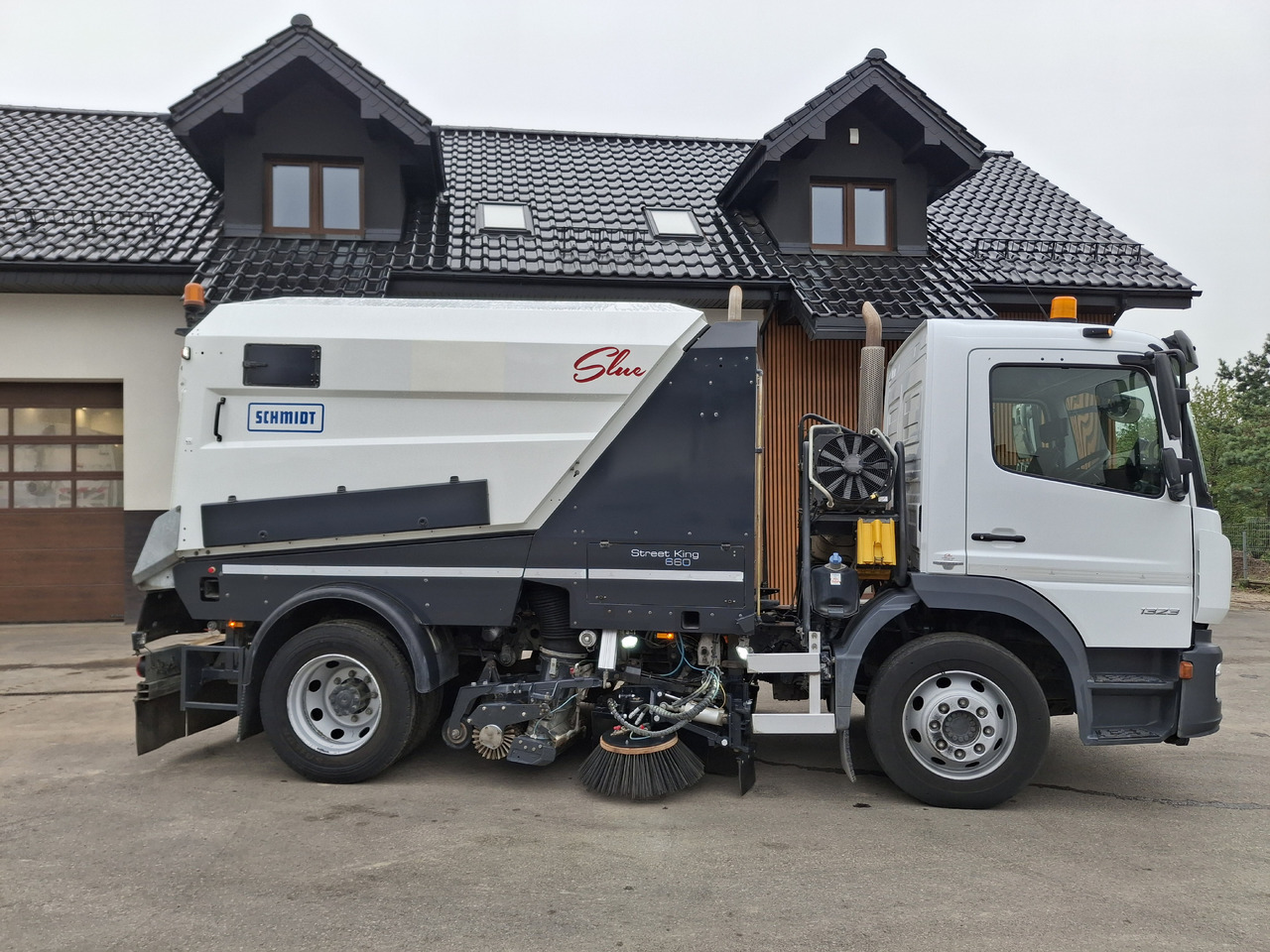MERCEDES-BENZ Atego 1523 Zamiatarka Kehrmaschine Schmidt Street King 660 Euro 6 PM10 2 Motoren Szczotki L/R 2016r - Yol süpürme aracı: fotoğraf 5 MERCEDES-BENZ Atego 1523 Zamiatarka Kehrmaschine Schmidt Street King 660 Euro 6 PM10 2 Motoren Szczotki L/R 2016r - Yol süpürme aracı: fotoğraf 5