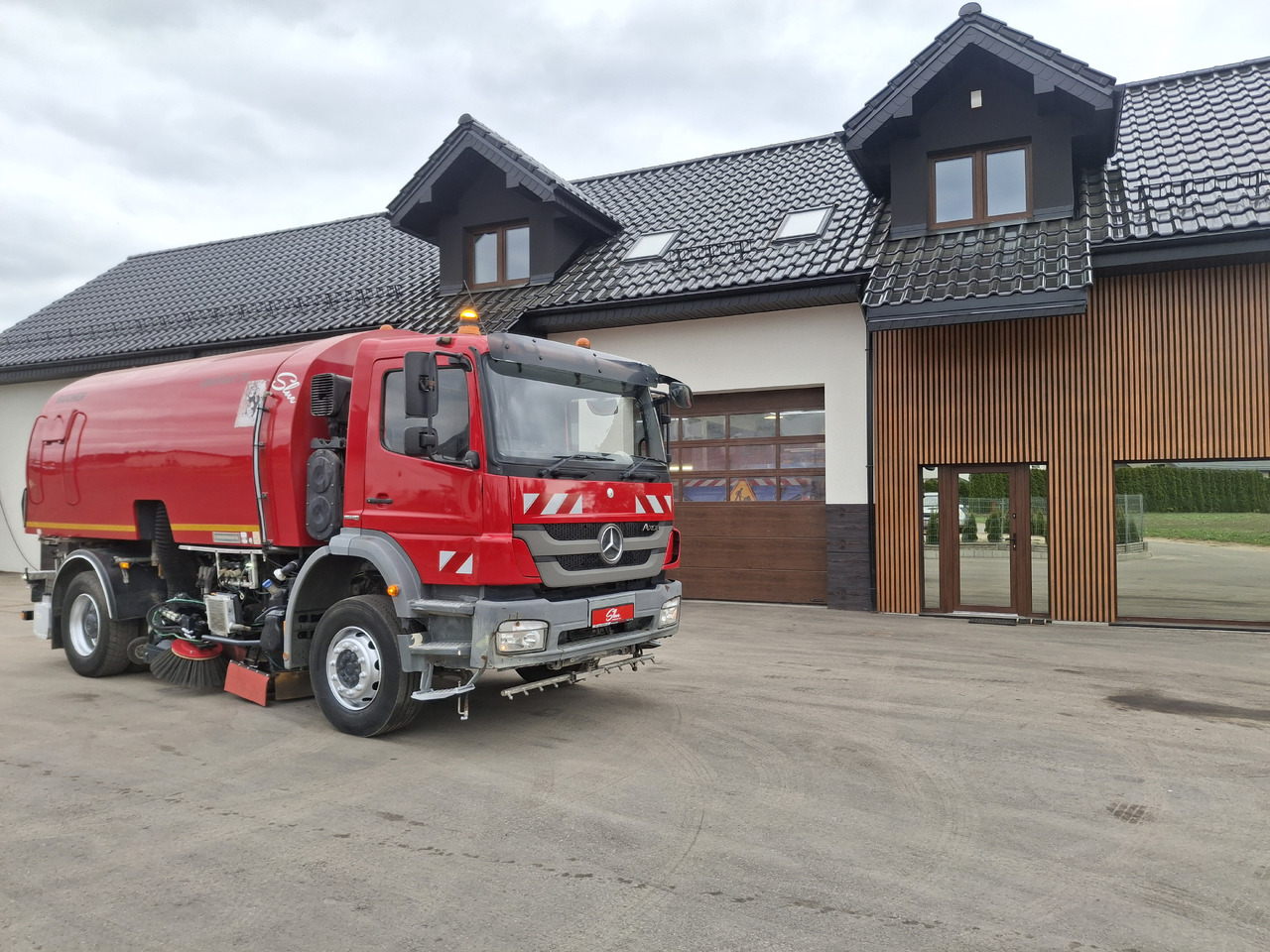 MERCEDES-BENZ Axor 1829 Zamiatarka Kehrmaschine BUCHER 2 Motoren Karcher PM10 Odchwaszczarka Sweeper - Yol süpürme aracı: fotoğraf 1 MERCEDES-BENZ Axor 1829 Zamiatarka Kehrmaschine BUCHER 2 Motoren Karcher PM10 Odchwaszczarka Sweeper - Yol süpürme aracı: fotoğraf 1