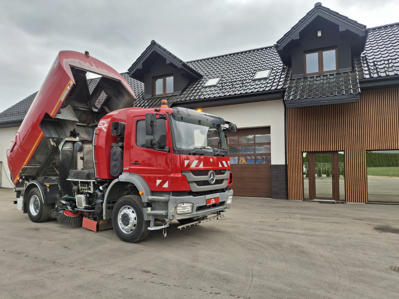 MERCEDES-BENZ Axor 1829 Zamiatarka Kehrmaschine BUCHER 2 Motoren Karcher PM10 Odchwaszczarka Sweeper - Yol süpürme aracı: fotoğraf 5 MERCEDES-BENZ Axor 1829 Zamiatarka Kehrmaschine BUCHER 2 Motoren Karcher PM10 Odchwaszczarka Sweeper - Yol süpürme aracı: fotoğraf 5