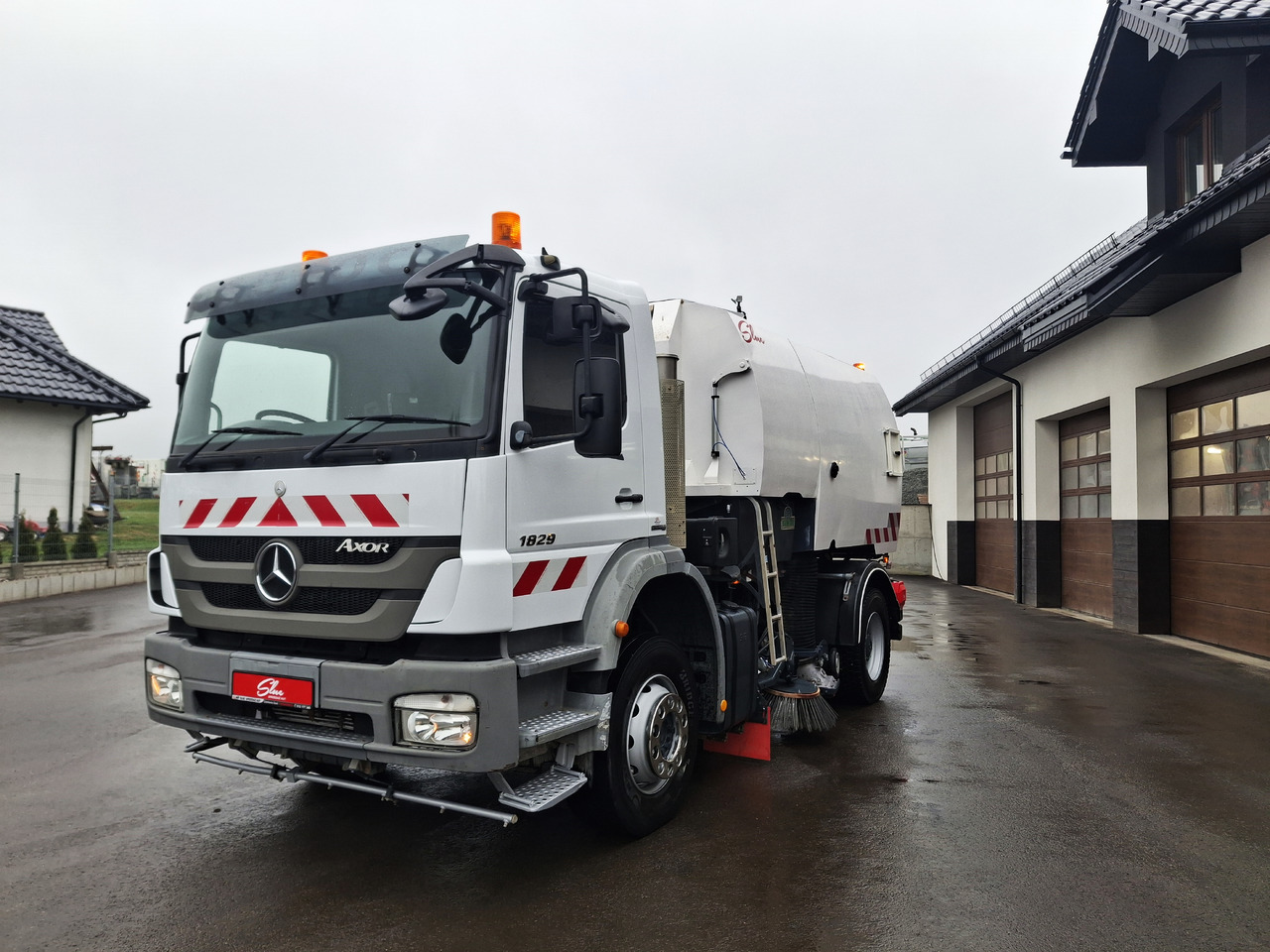 MERCEDES-BENZ Axor 1829 Zamiatarka Kehrmaschine Johnston 2 Motoren Karcher L/R - Yol süpürme aracı: fotoğraf 2 MERCEDES-BENZ Axor 1829 Zamiatarka Kehrmaschine Johnston 2 Motoren Karcher L/R - Yol süpürme aracı: fotoğraf 2