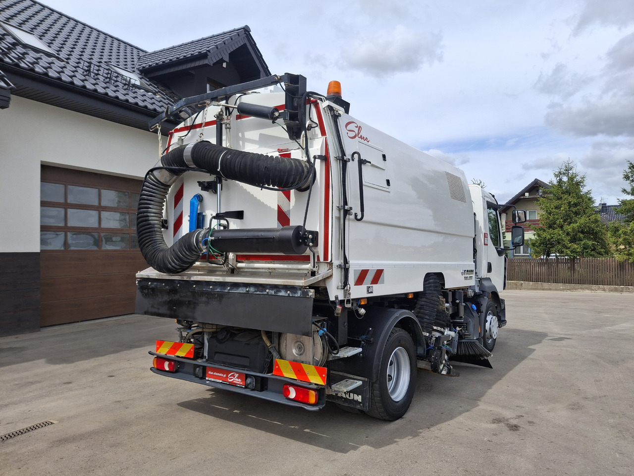 RENAULT D16 Zamiatarka Kehrmaschine FAUN Euro 6 PM10 Szczotki L/R Karcher Rura Do Liści 2 Motoren - Yol süpürme aracı: fotoğraf 5 RENAULT D16 Zamiatarka Kehrmaschine FAUN Euro 6 PM10 Szczotki L/R Karcher Rura Do Liści 2 Motoren - Yol süpürme aracı: fotoğraf 5