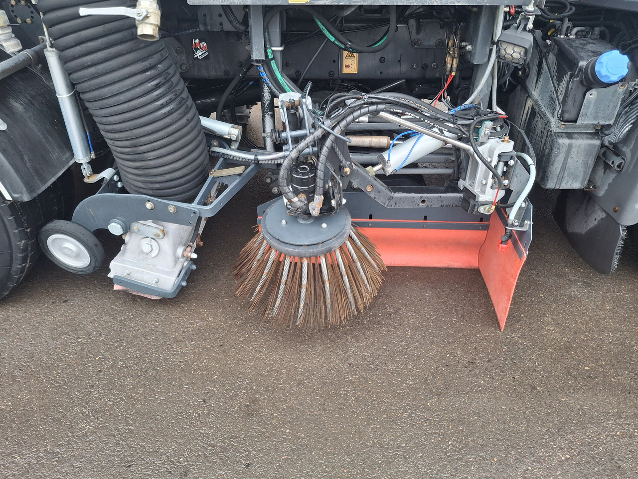 RENAULT Midlum 220 Zamiatarka Kehrmaschine Johnston 2 Motoren Szczotki L/R - Yol süpürme aracı: fotoğraf 5 RENAULT Midlum 220 Zamiatarka Kehrmaschine Johnston 2 Motoren Szczotki L/R - Yol süpürme aracı: fotoğraf 5