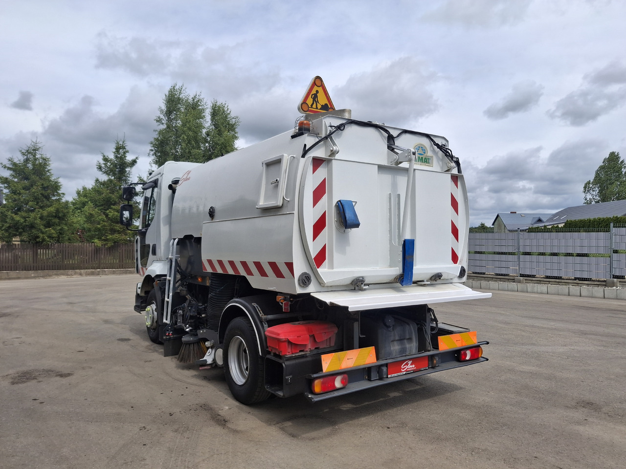 RENAULT Midlum 220 Zamiatarka Kehrmaschine Johnston L/R 2 Motoren 2 Silniki - Yol süpürme aracı: fotoğraf 3 RENAULT Midlum 220 Zamiatarka Kehrmaschine Johnston L/R 2 Motoren 2 Silniki - Yol süpürme aracı: fotoğraf 3