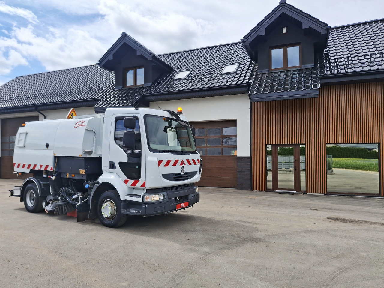 RENAULT Midlum 220 Zamiatarka Kehrmaschine Johnston L/R 2 Motoren 2 Silniki - Yol süpürme aracı: fotoğraf 1 RENAULT Midlum 220 Zamiatarka Kehrmaschine Johnston L/R 2 Motoren 2 Silniki - Yol süpürme aracı: fotoğraf 1