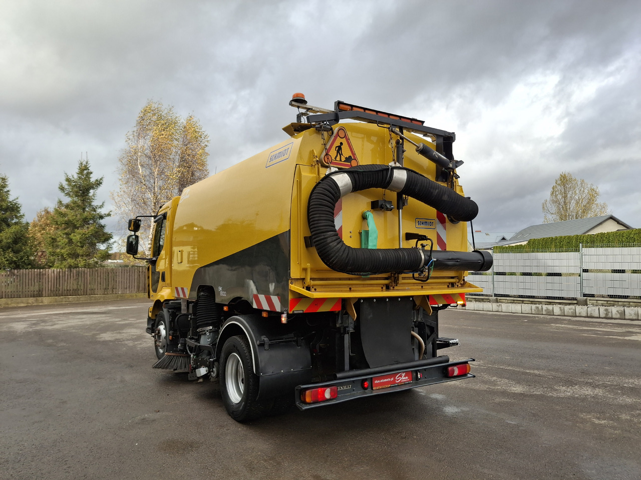 Renault Midlum 270 DXI Zamiatarka Kehrmaschine Schmidt L/R 2 Motoren - Yol süpürme aracı: fotoğraf 3 Renault Midlum 270 DXI Zamiatarka Kehrmaschine Schmidt L/R 2 Motoren - Yol süpürme aracı: fotoğraf 3