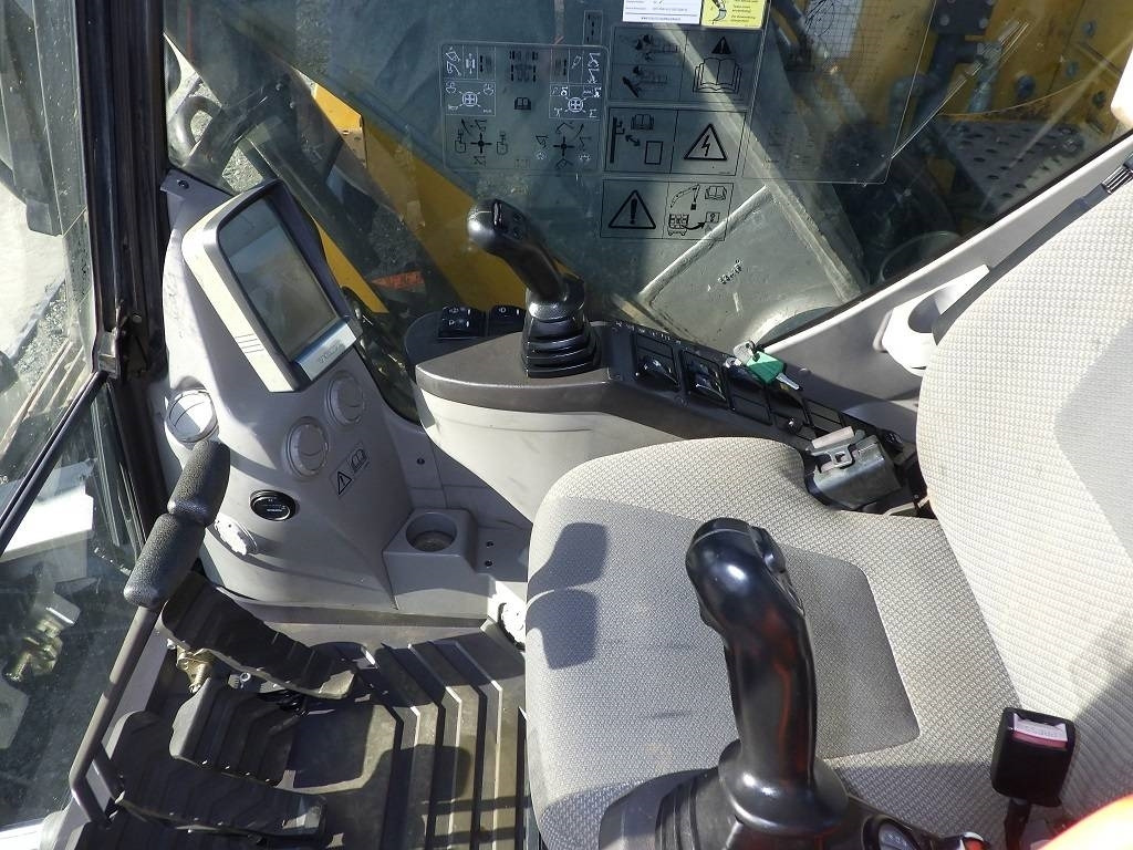Paletli ekskavatör Volvo ECR 235 D: fotoğraf 9
