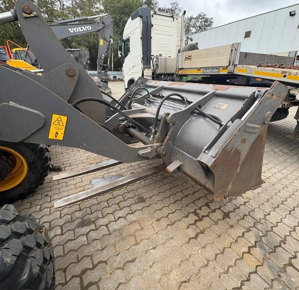 Volvo L 35 G - Tekerlekli yükleyici: fotoğraf 5 Volvo L 35 G - Tekerlekli yükleyici: fotoğraf 5