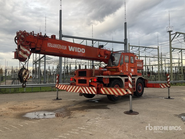 1990 Kato KR-250 25 ton 4x4x4 Rough Terrain Crane - All-terrain vinç: fotoğraf 1 1990 Kato KR-250 25 ton 4x4x4 Rough Terrain Crane - All-terrain vinç: fotoğraf 1