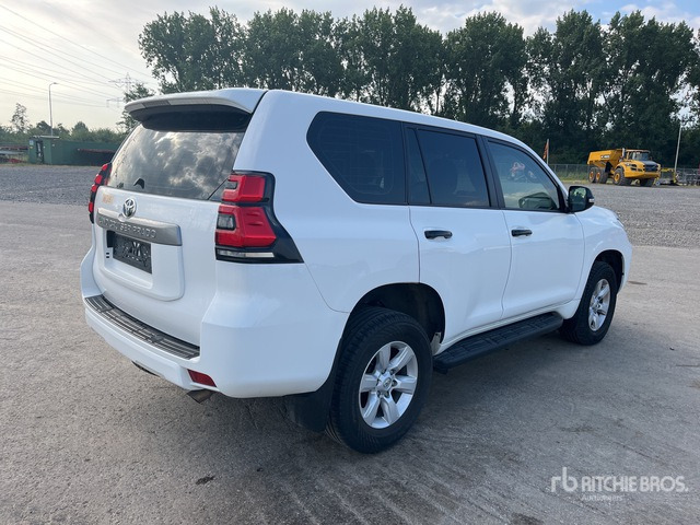 Toyota Land Cruiser SUV - SUV: fotoğraf 3 Toyota Land Cruiser SUV - SUV: fotoğraf 3