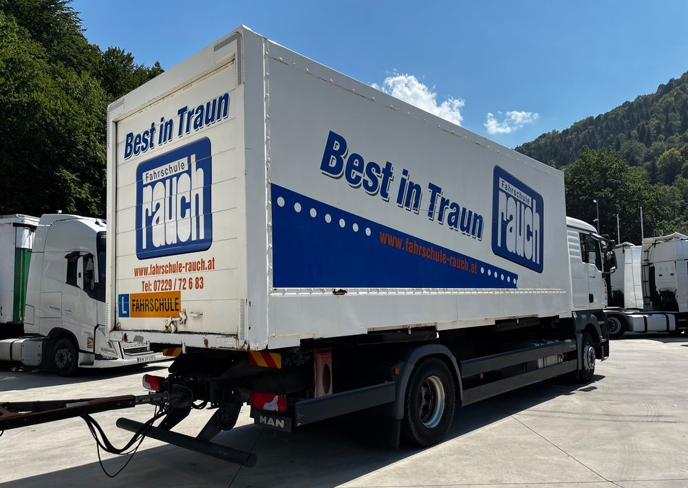 MAN TGA 18.350 6x2 D20 // BDF // Niski Przebieg // + Przyczepa Schmitz BDF // - Şasi kamyon: fotoğraf 5 MAN TGA 18.350 6x2 D20 // BDF // Niski Przebieg // + Przyczepa Schmitz BDF // - Şasi kamyon: fotoğraf 5