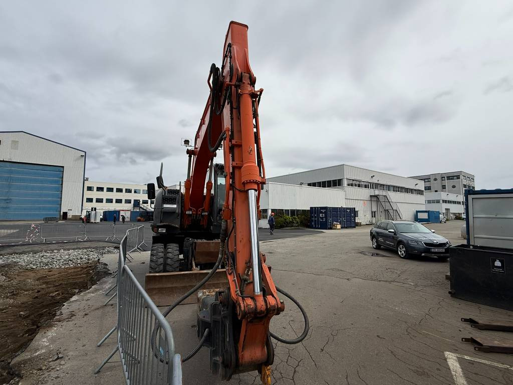 Hitachi ZX 140 W-3 - Tekerlekli ekskavatör: fotoğraf 5 Hitachi ZX 140 W-3 - Tekerlekli ekskavatör: fotoğraf 5