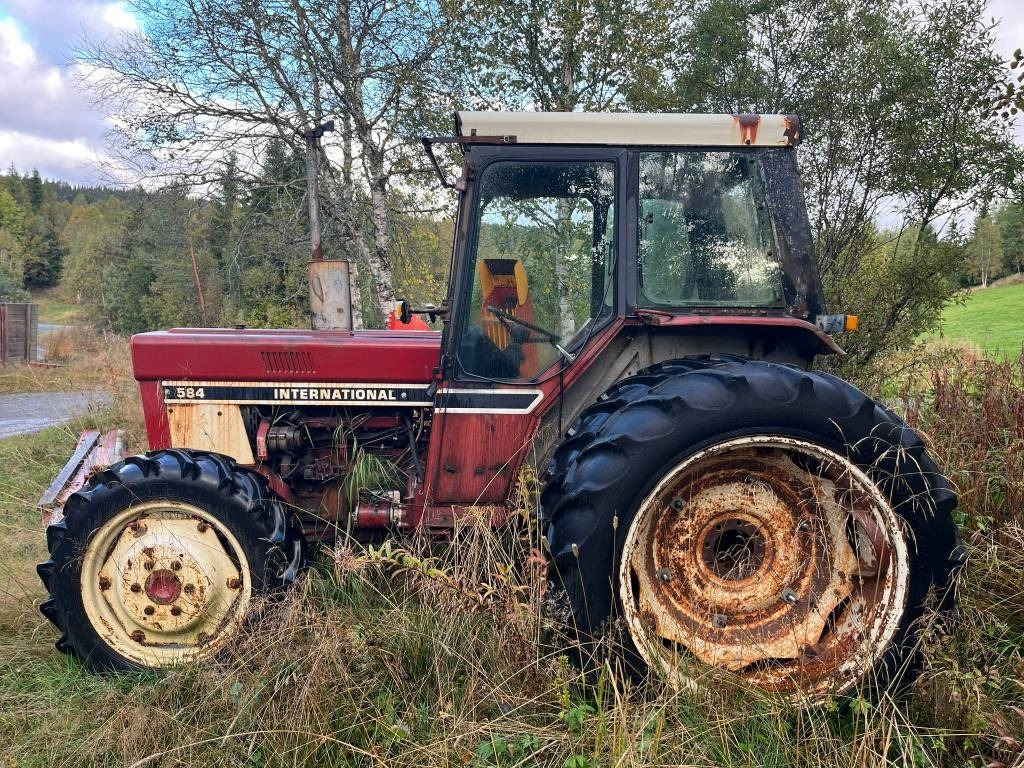 International Harvester 584 4WD - Traktör: fotoğraf 2 International Harvester 584 4WD - Traktör: fotoğraf 2