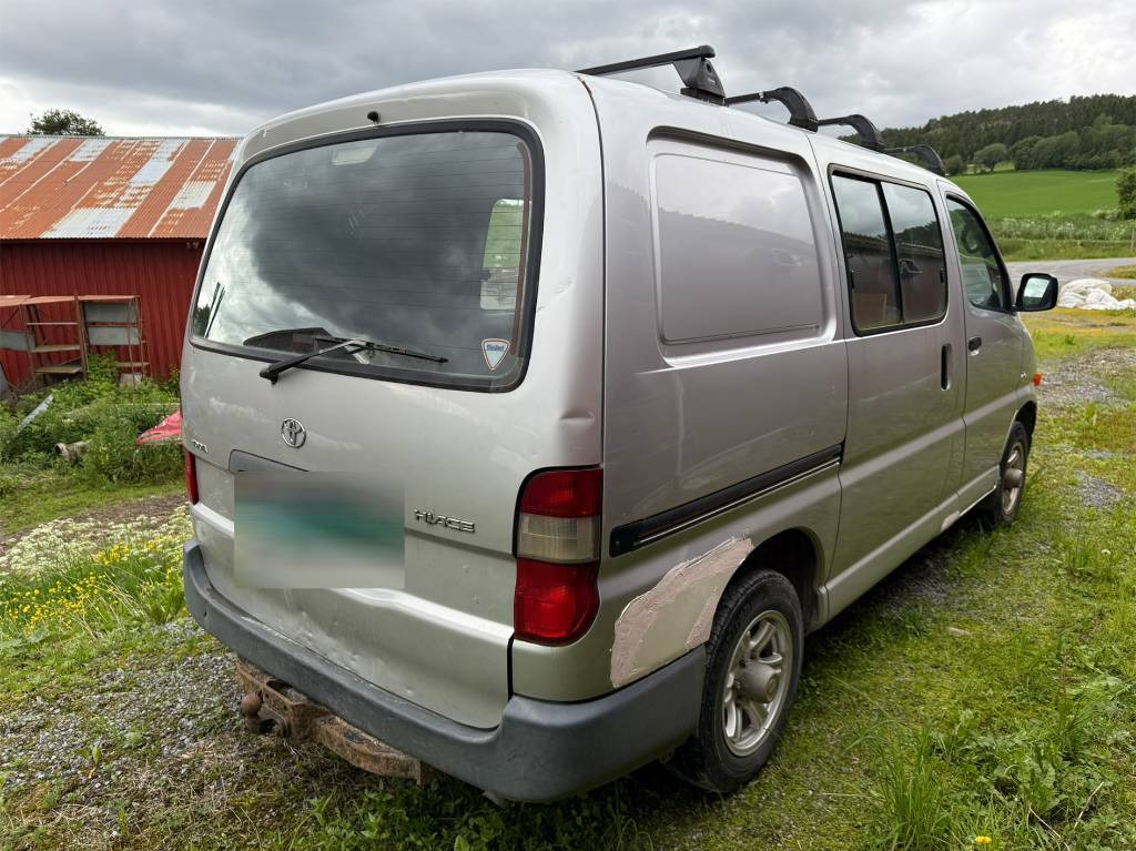 Toyota Hiace 4x4 - Panelvan: fotoğraf 5 Toyota Hiace 4x4 - Panelvan: fotoğraf 5
