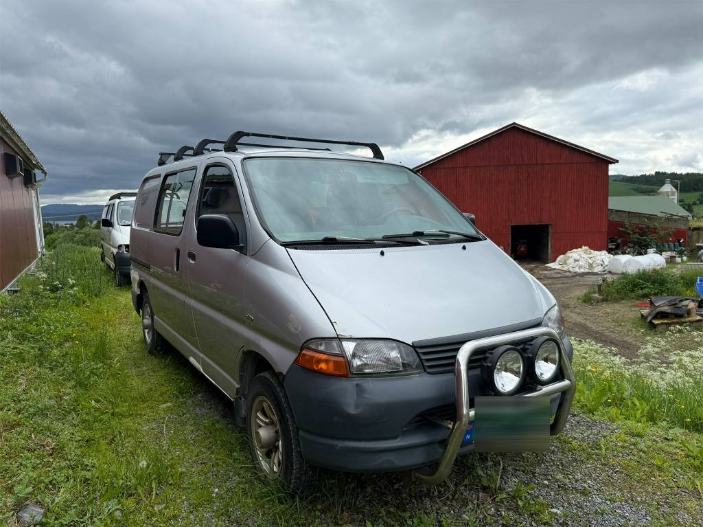 Toyota Hiace 4x4 - Panelvan: fotoğraf 1 Toyota Hiace 4x4 - Panelvan: fotoğraf 1