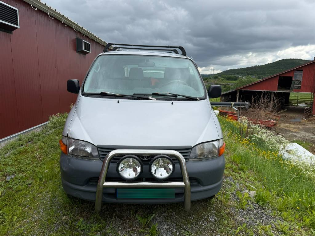Toyota Hiace 4x4 - Panelvan: fotoğraf 3 Toyota Hiace 4x4 - Panelvan: fotoğraf 3