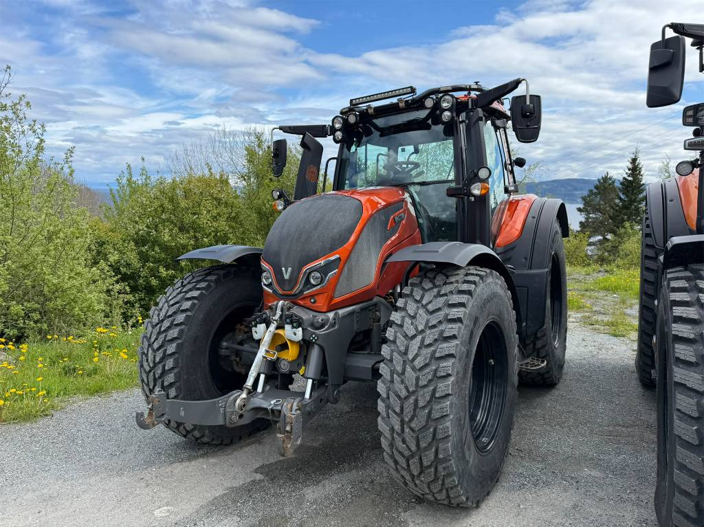 Valtra N175 V inkl. Noremat armklipper kantslåttløsning - Traktör: fotoğraf 2 Valtra N175 V inkl. Noremat armklipper kantslåttløsning - Traktör: fotoğraf 2