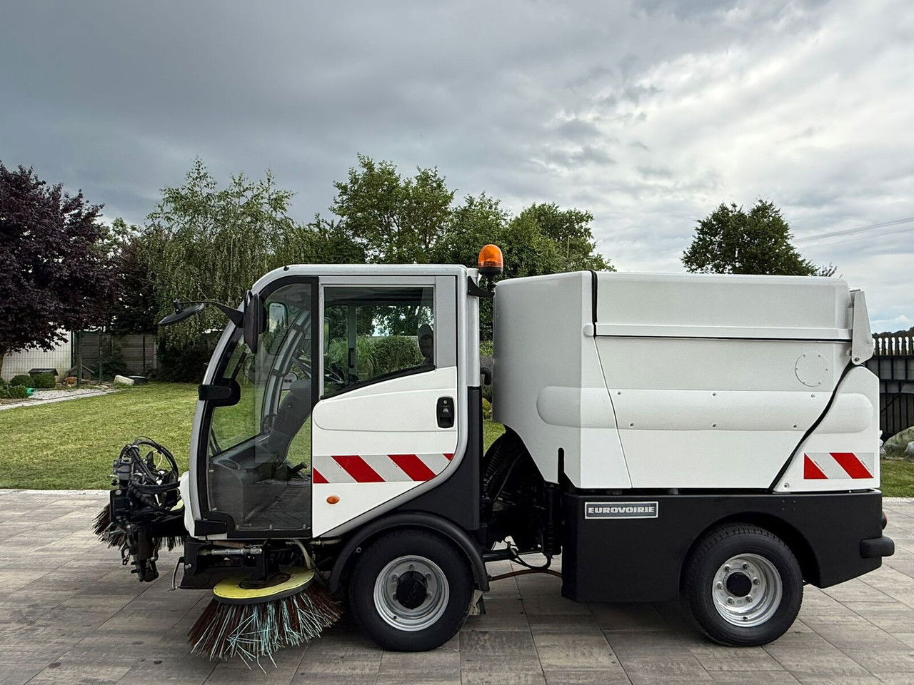 Bucher CityCat 2020 Zamiatarka 3 szczotki Klimatyzacja Ka mera cofania - Yol süpürme aracı: fotoğraf 5 Bucher CityCat 2020 Zamiatarka 3 szczotki Klimatyzacja Ka mera cofania - Yol süpürme aracı: fotoğraf 5