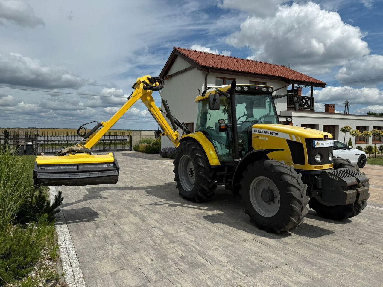 Massey Ferguson 6445 z kosiarką wysięgnikową do poboczy Rousseau T hénor 510 L FI - Traktör: fotoğraf 1 Massey Ferguson 6445 z kosiarką wysięgnikową do poboczy Rousseau T hénor 510 L FI - Traktör: fotoğraf 1