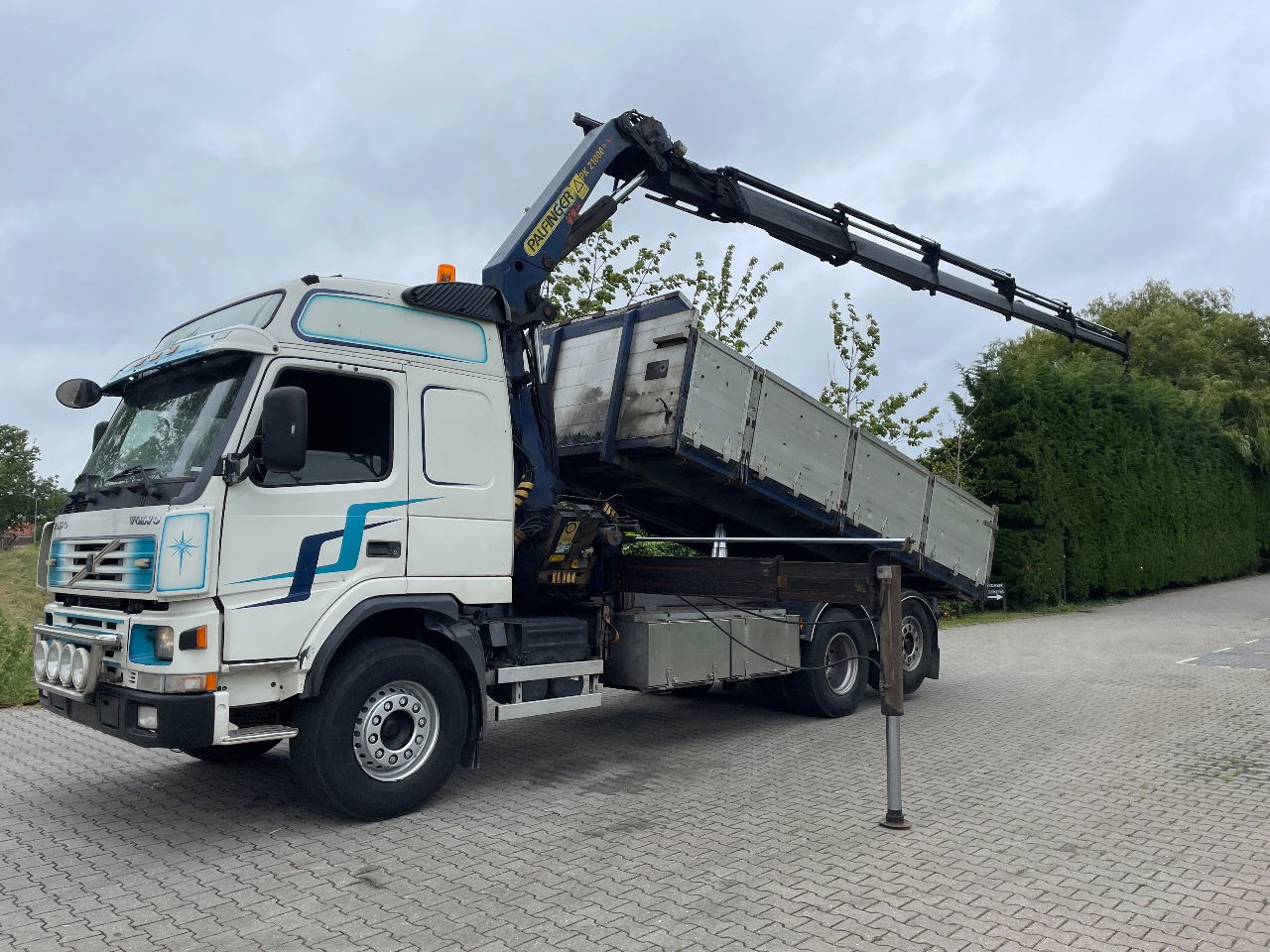 Volvo FM 7 310hp with Palfinger PK21000 with remote and tipper - Damperli kamyon, Vinçli kamyon: fotoğraf 1 Volvo FM 7 310hp with Palfinger PK21000 with remote and tipper - Damperli kamyon, Vinçli kamyon: fotoğraf 1