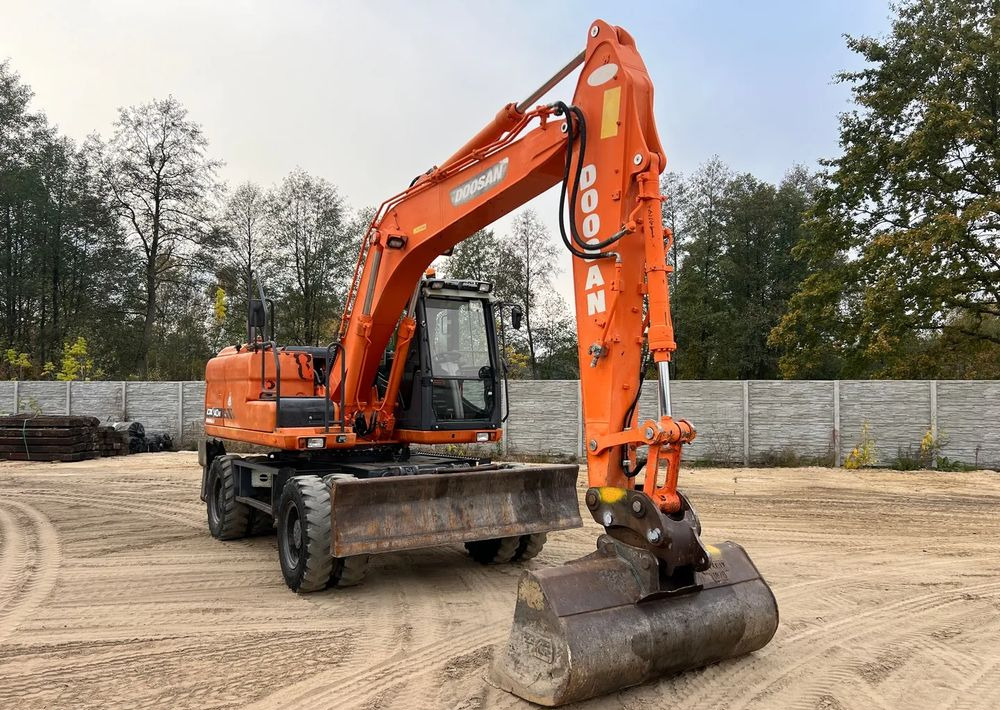 Doosan DX140W-3 - Tekerlekli ekskavatör: fotoğraf 2 Doosan DX140W-3 - Tekerlekli ekskavatör: fotoğraf 2