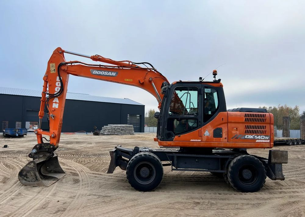 Doosan DX140W-3 - Tekerlekli ekskavatör: fotoğraf 5 Doosan DX140W-3 - Tekerlekli ekskavatör: fotoğraf 5