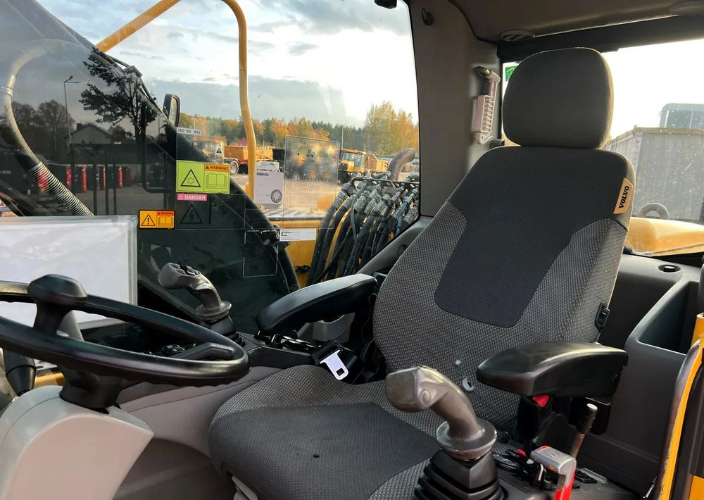 Tekerlekli ekskavatör Volvo EW 140C | ROTOTILT: fotoğraf 17