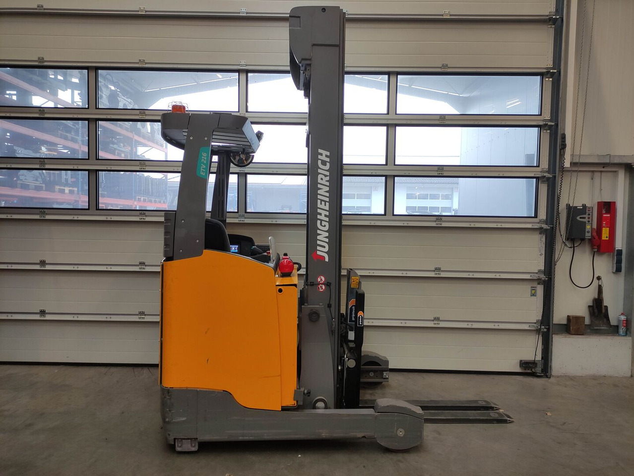Jungheinrich ETV 216 - Reach truck: fotoğraf 2 Jungheinrich ETV 216 - Reach truck: fotoğraf 2