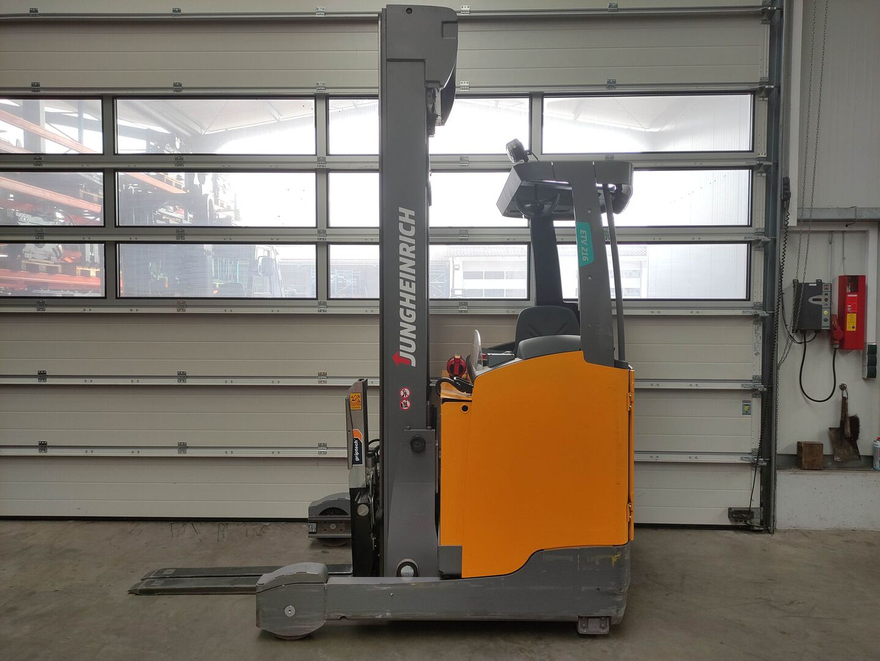 Jungheinrich ETV 216 - Reach truck: fotoğraf 1 Jungheinrich ETV 216 - Reach truck: fotoğraf 1